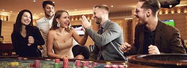 warunghoki888 Featured Games showcase displaying popular slots, live-dealer tables, and sports prediction titles